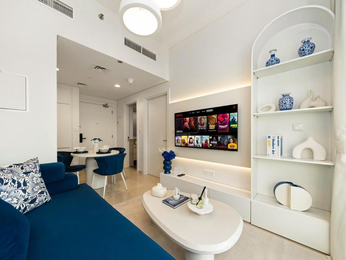 Luxury Apartment With Balcony & Full Burj Khalifa View By Dejaview Stays Dubai