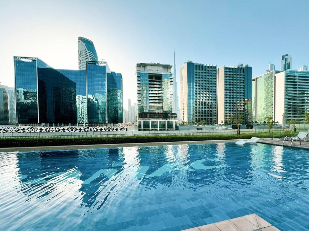 Luxury Apartment With Balcony & Full Burj Khalifa View By Dejaview Stays