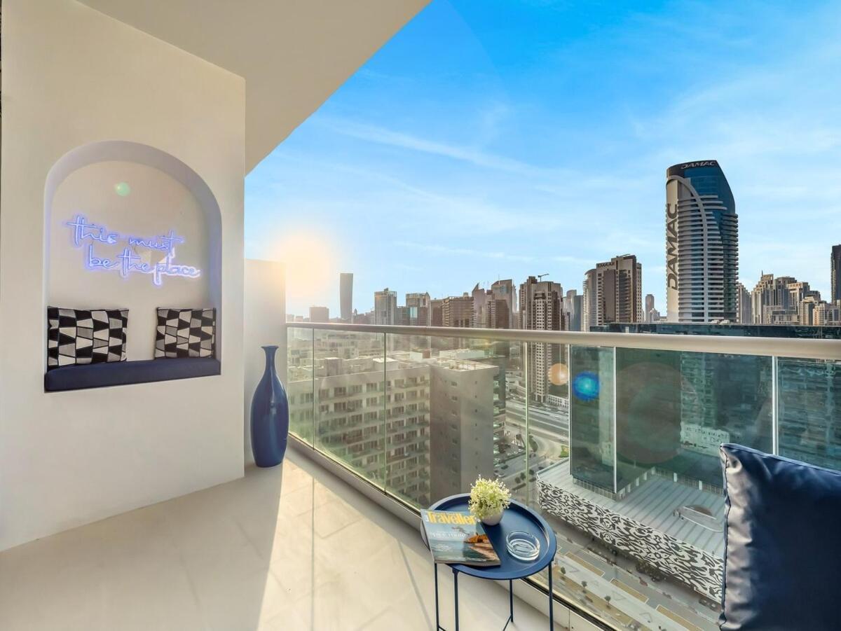 Luxury Apartment With Balcony & Full Burj Khalifa View By Dejaview Stays Dubai