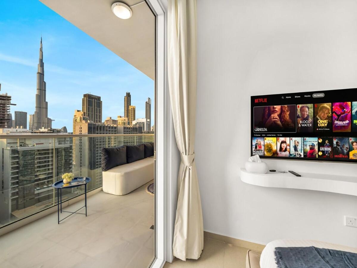 Luxury Apartment With Balcony & Full Burj Khalifa View By Dejaview Stays *