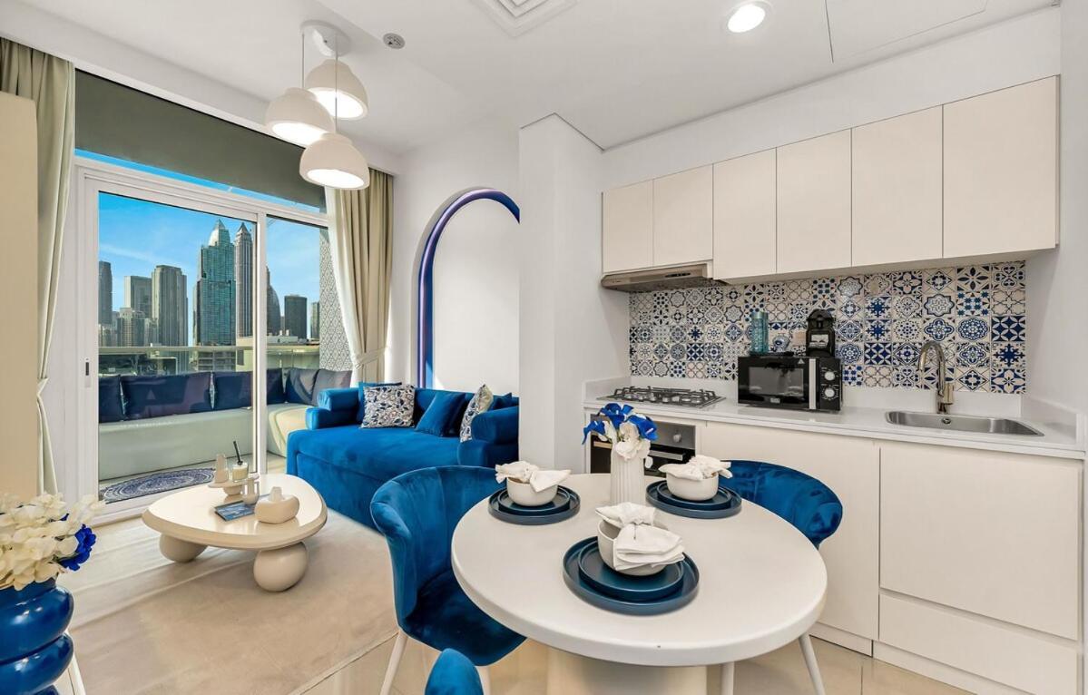 Luxury Apartment With Balcony & Full Burj Khalifa View By Dejaview Stays Dubai