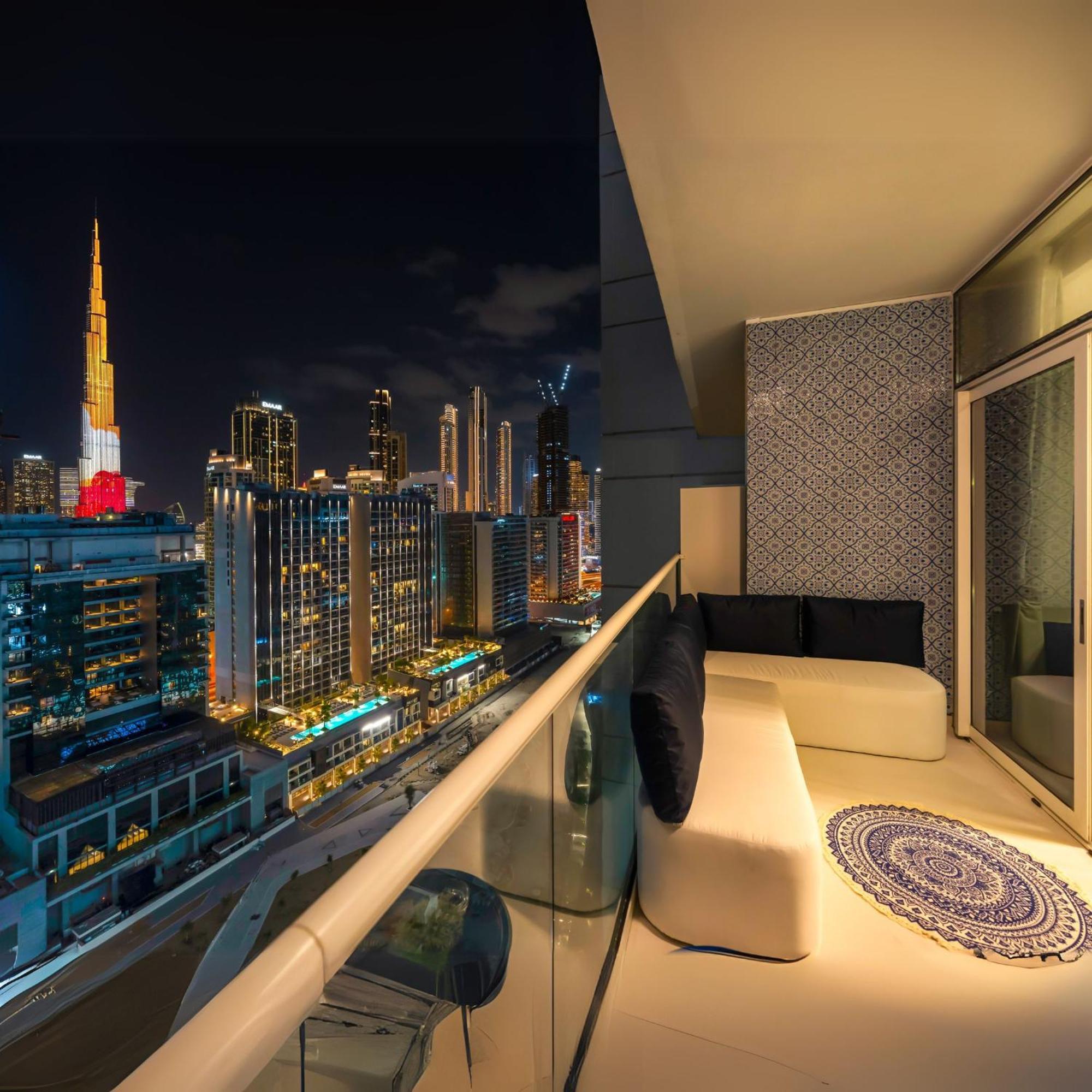 Luxury Apartment With Balcony & Full Burj Khalifa View By Dejaview Stays Apartment Dubai